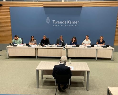 De enquêtecommissie verhoort voormalig CdK Max van den Berg