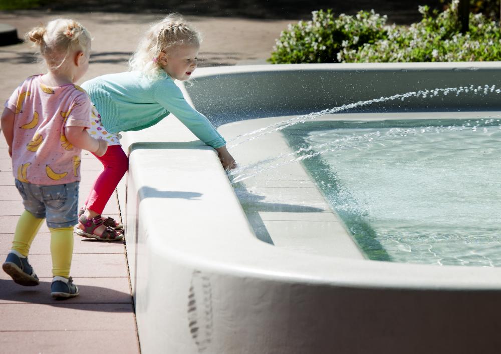 Speelbadje kinderen-bij-fontein-Amstelveen.nl Speelbadje kinderen-bij-fontein-Amstelveen.nl